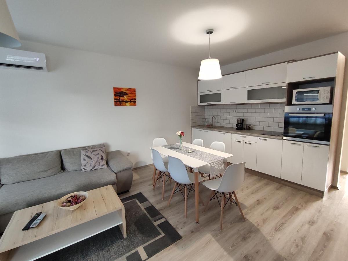 Hatvan Corner Apartments Дебрецен Екстер'єр фото